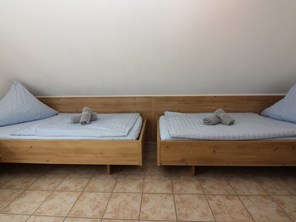 Haus Burhave - Schlafzimmer Einzelbetten 2